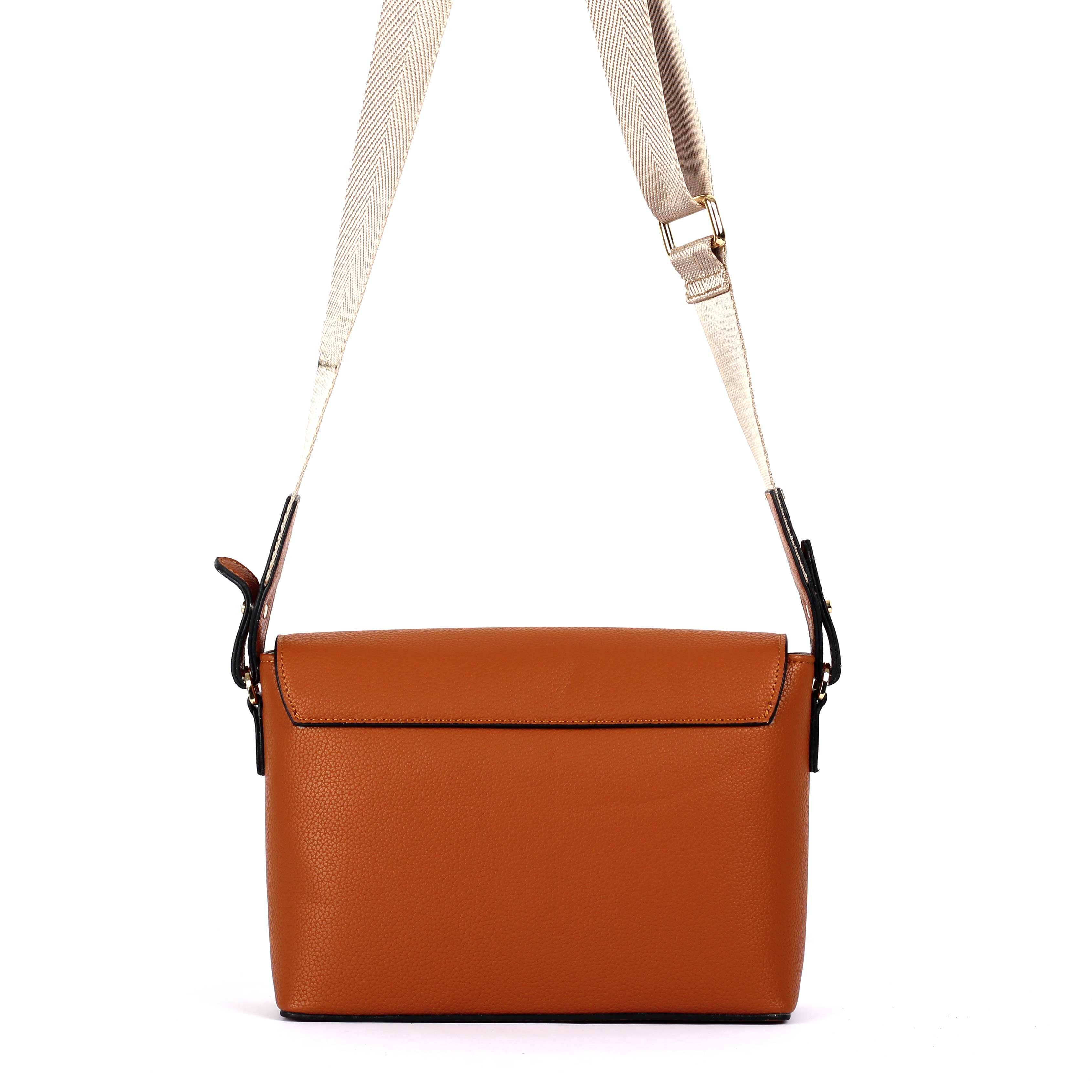 Ḅüŕḅệŕŕÿ Cross hand Bag Hippochi