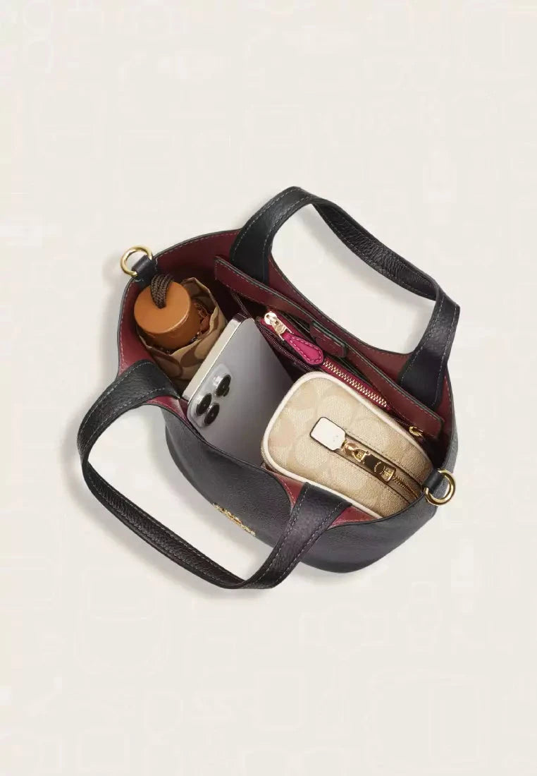 ϾΟΆϾΗ bucket Shoulder Bag In Signature Canvas Bags Hippochi
