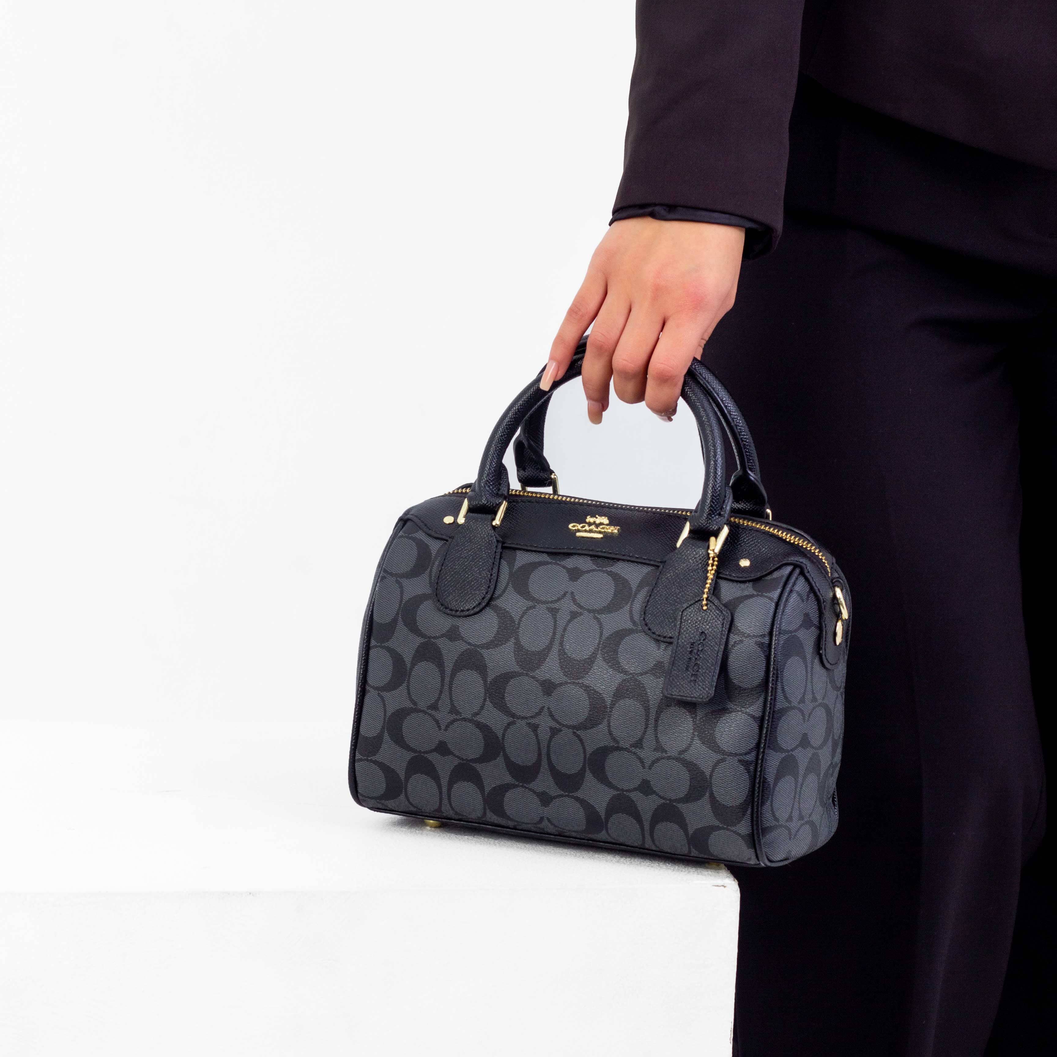 ϾΟΆϾΗ Medium Signature Bennett Satchel Hippochi
