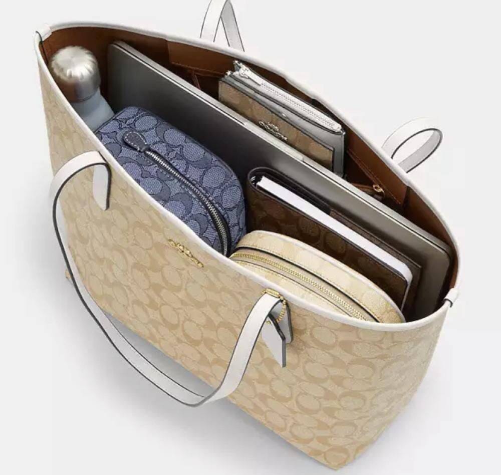 ϾΟΆϾΗ Tote In Signature Canvas Bags Hippochi