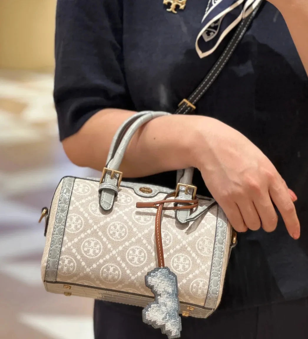 ŤŌŖŶ ƁŪŔČĤ Monogram medium Bags hippochi