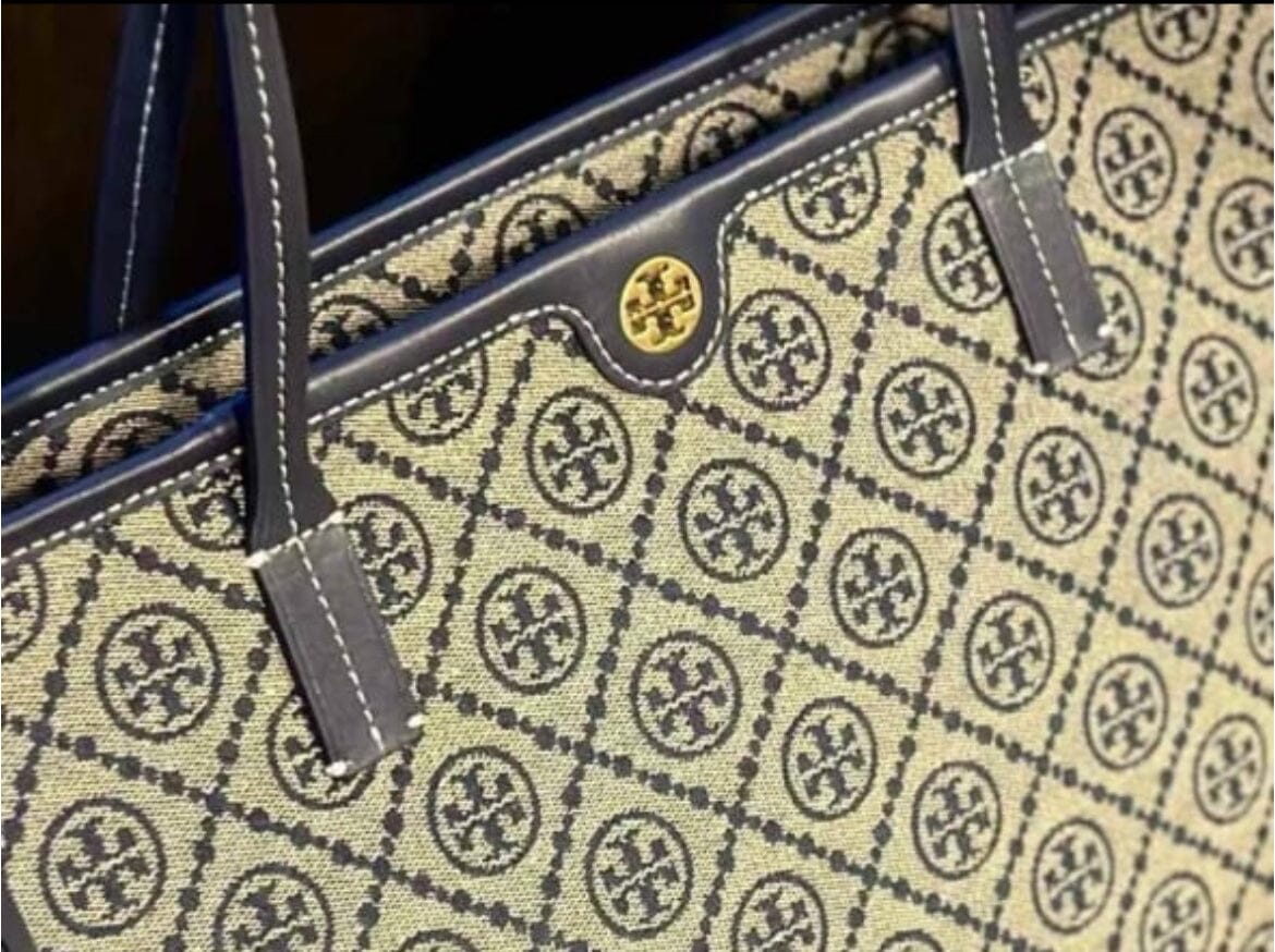 ŤŌŖŶ ƁŪŔČĤ T Monogram Small Zip Tote Bags hippochi