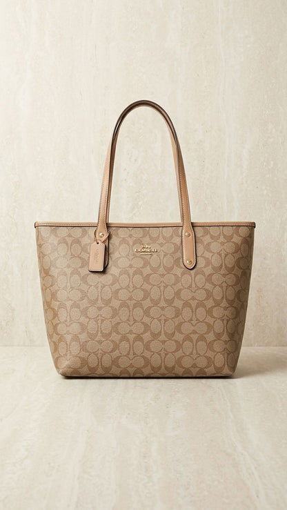 ϾΟΆϾΗ Tote In Signature Canvas Bags Hippochi