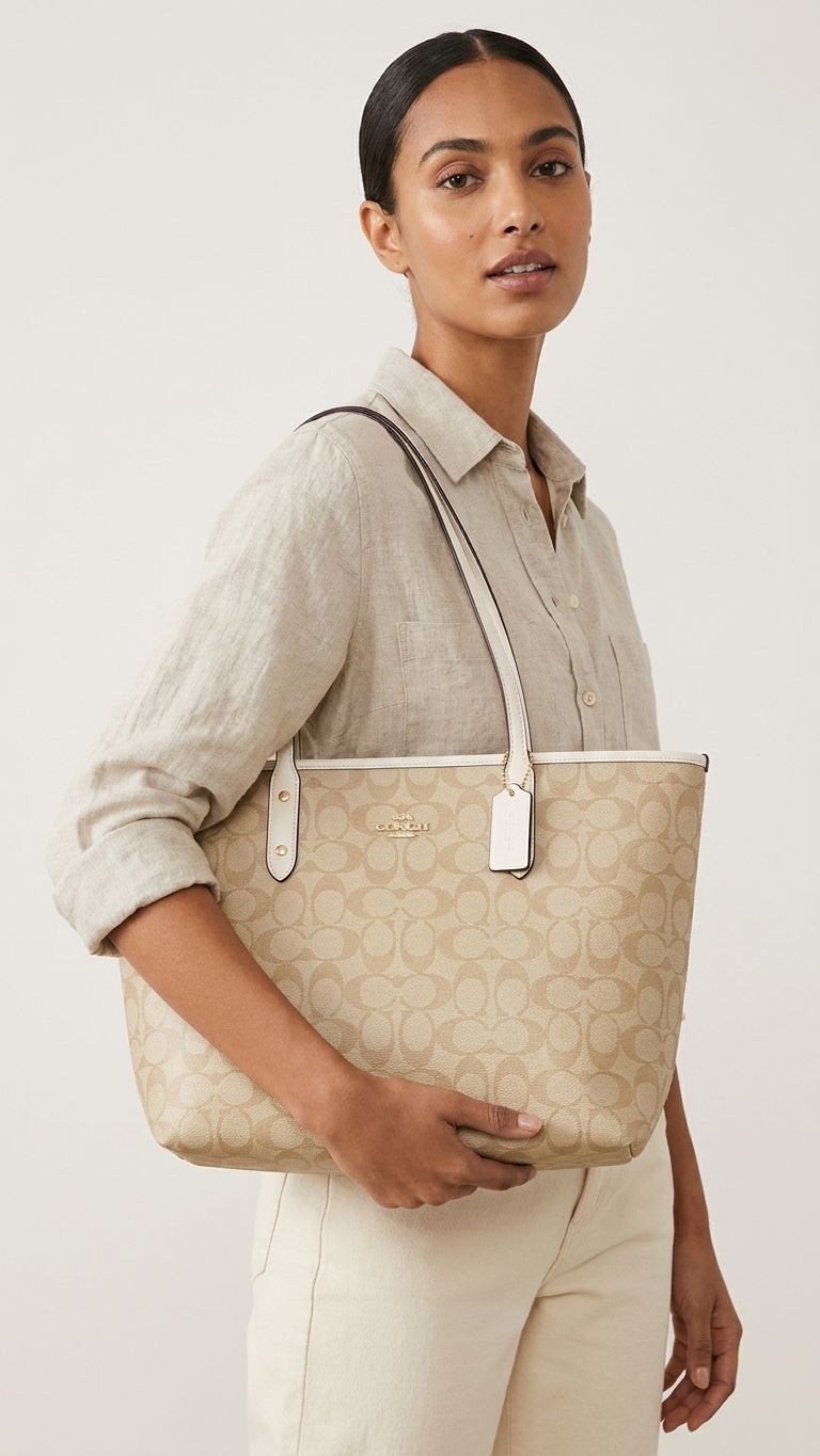 ϾΟΆϾΗ Tote In Signature Canvas Bags Hippochi