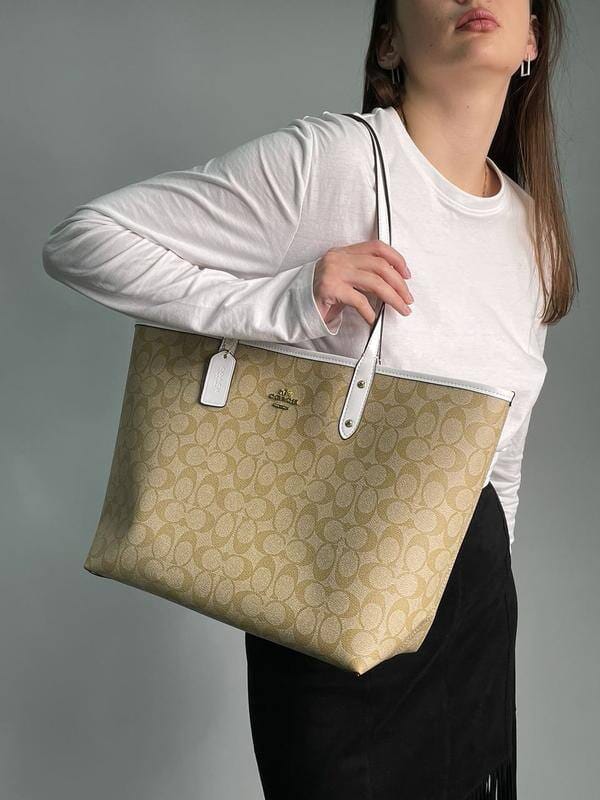 ϾΟΆϾΗ Tote In Signature Canvas Bags Hippochi